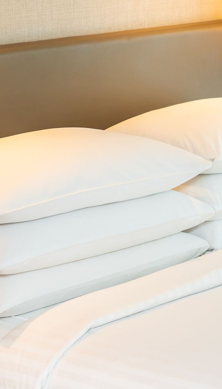 Comoda decoracion blanca almohada manta interior cama dormitorio