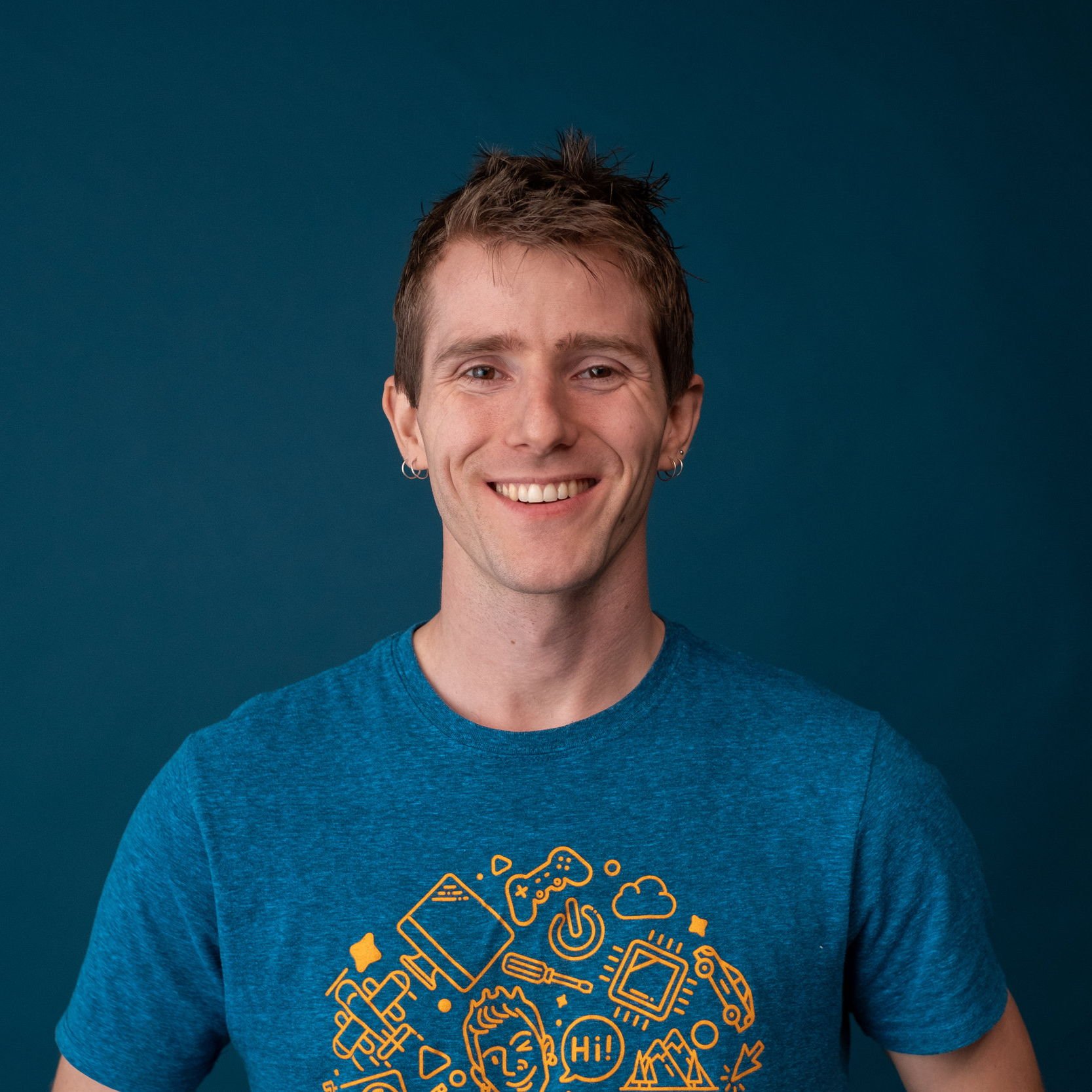 Linus tech tips, tech tutorials channel, computer specialist content creator
